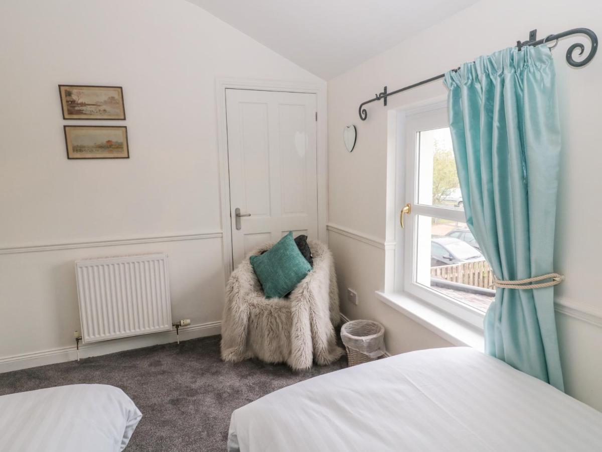 St Cuthbert'S Cottage Beal Экстерьер фото